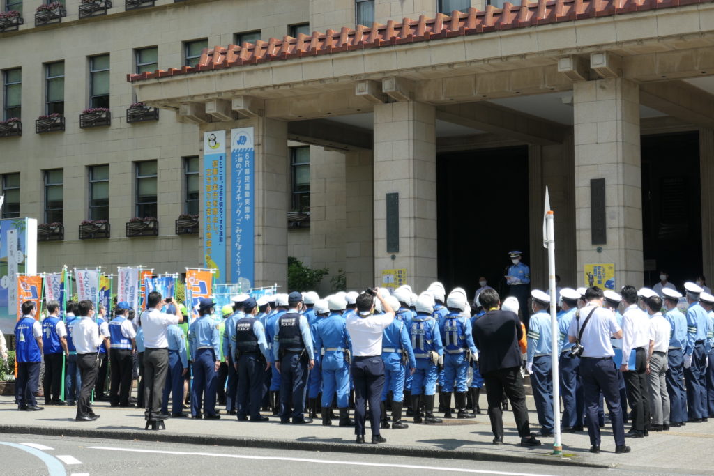 警察本部主催令和4年「夏の交通安全県民運動」出発式